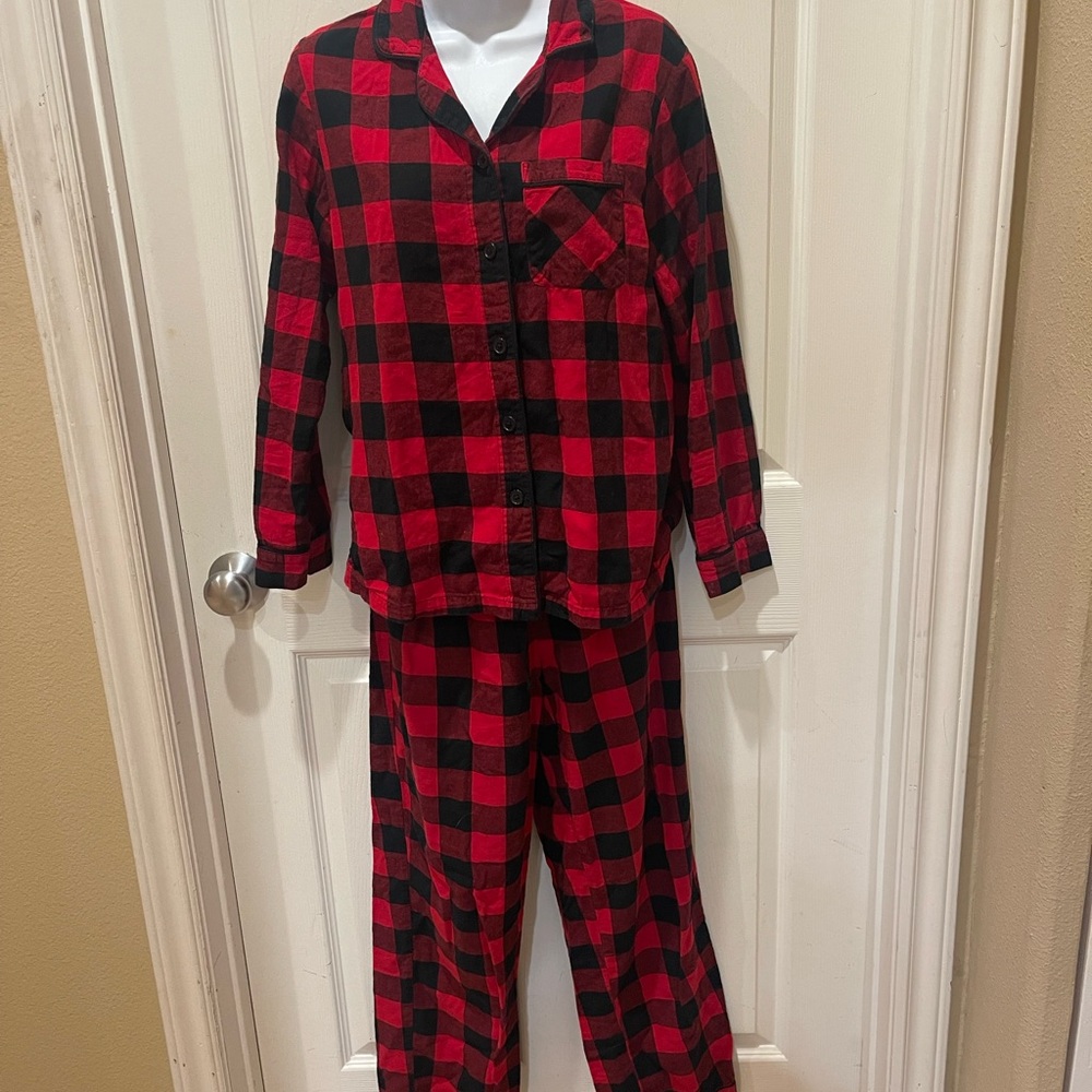 Wondershop Red and Black Plaid Women’s Pajama Set
